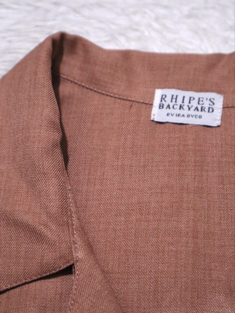 RHIPE’S BACKYARD Old Rose Button Up Polo Top (Category: Blouses) located in Marikina City. Submitted by whatever.chula (Listing ID 1453608732, Image 3). Description: 🤍 Fits S - L 🚫 Issue: Minor Shiny Marks from Ironing 🎀 RFS: Decluttering .