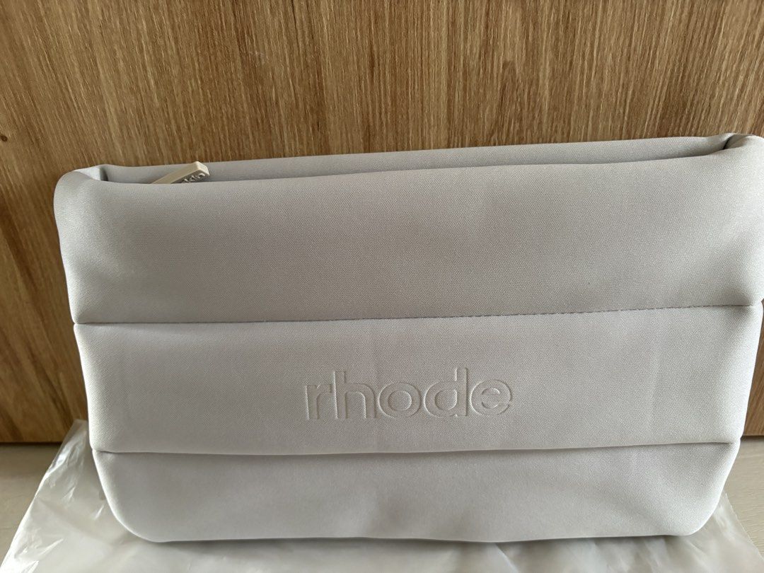 rhode bubble bag (Category: Makeup) located in Singapore. Submitted by zue_kam (Listing ID 1453577021, Image 1). Description: rhode bubble bag, able to fit most makeup products. brand new. authentic from rhode. .