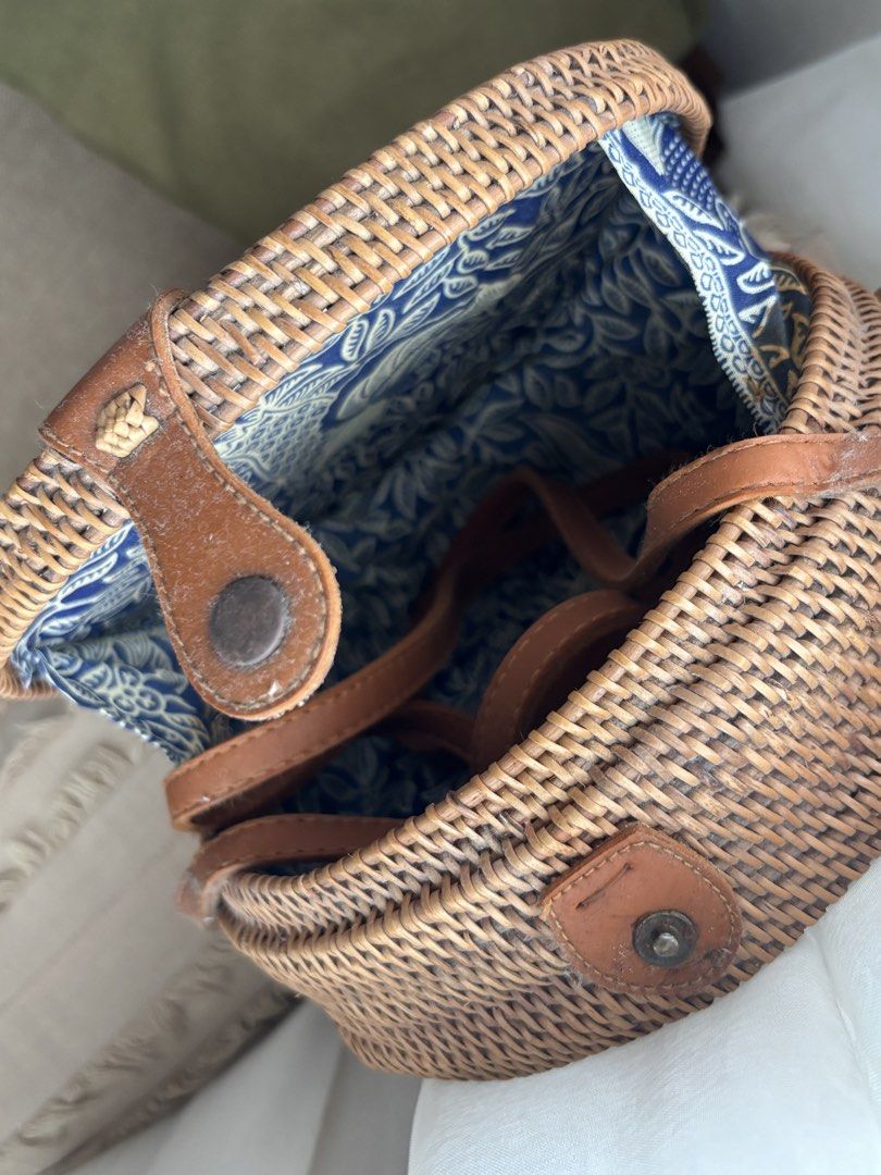 Round Rattan Bag with Leather Detail (Category: Shoulder Bags) located in Las Pinas. Submitted by yonohu (Listing ID 1453476385, Image 2). Description: - Cute round rattan bag - Woven design - Small leather closure - Ideal for beach trips or casual outings - Lightweight and stylish - Perfect accessory for summer outfits RFS: not used Mode of Payment: -Bank Transfer -Gcash -Maya.