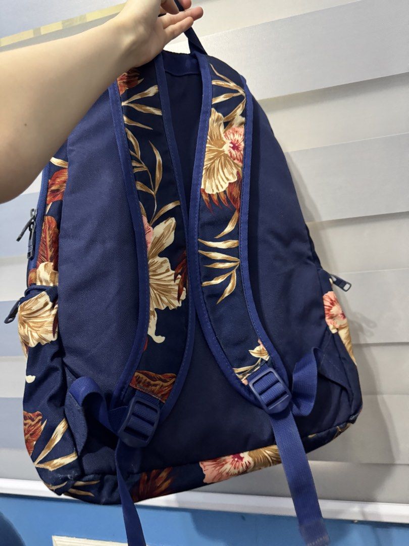 Roxy Alright Castaway Floral Blue Print backpack (Category: Backpacks) located in Manila. Submitted by lululemonslice (Listing ID 1453454215, Image 2). Description: Guaranteed Authentic .
