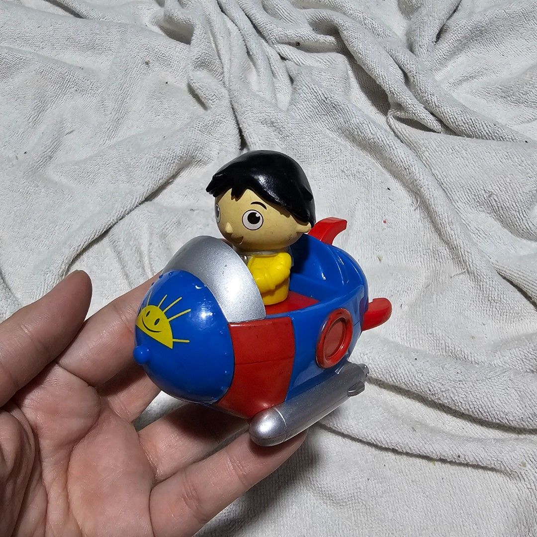 Ryan's World Transforming Figure Toy (Category: Figurines & Statues) located in Mandaluyong City. Submitted by viviperera (Listing ID 1453614848, Image 1). Description: - Ryan's World transforming toy - Robot transforms, head pops out from body - Features blue and red robot with silver accents - Smiley sun logo on the blue section - Ideal for fans of Ryan's World.