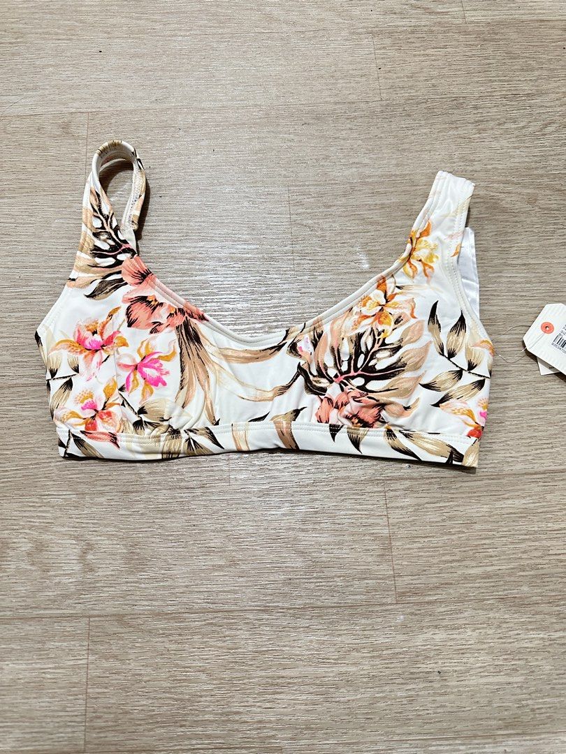 (S) BILLABONG Bikini Top / Swimsuit Top (Category: Bikinis & Swimsuits) located in Cainta. Submitted by sunnyfloshop (Listing ID 1453581300, Image 2). Description: brandnew ✨ 🍃Small 🍃Padded 🍃D-cup.