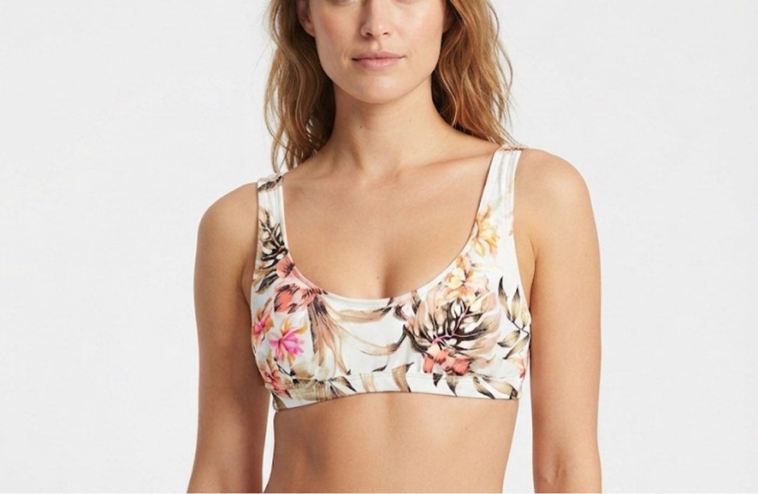 (S) BILLABONG Bikini Top / Swimsuit Top (Category: Bikinis & Swimsuits) located in Cainta. Submitted by sunnyfloshop (Listing ID 1453581300, Image 1). Description: brandnew ✨ 🍃Small 🍃Padded 🍃D-cup.