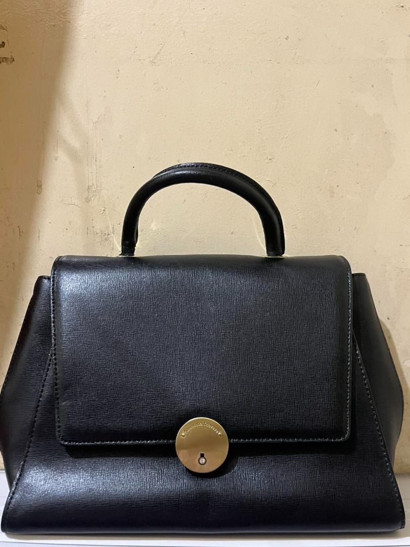 Samantha Thavasa Black Leather Top Handle Bag (Category: Luxury Bags & Wallets) located in Manila. Submitted by mela020 (Listing ID 1453601998, Image 1). Description: - Brand: Samantha Thavasa - Material: Black Leather - Design: Structured top handle bag - Hardware: Circular gold-tone clasp with gem detail - Interior: Clean - Occasion: Ideal for daily use or special events.
