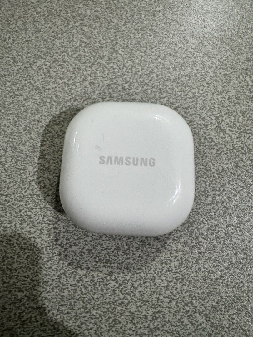Samsung Galaxy Buds FE (White) – Unit & Case Only (Category: Earphones) located in Manila. Submitted by stefanotolentino (Listing ID 1453555026, Image 1). Description: Selling my authentic Samsung Galaxy Buds FE (Model SM-R400N) in White/Graphite interior. Condition: • 100% Original / Authentic • Fully functional — Active Noise Canceling (ANC), Ambient Sound, and touch controls working perfectly • Good battery health (earbuds + charging case) • N