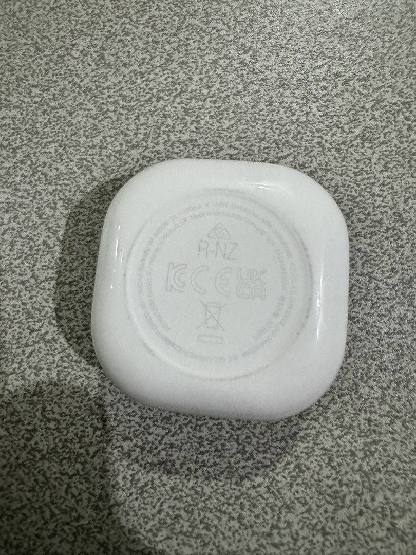 Samsung Galaxy Buds FE (White) – Unit & Case Only (Category: Earphones) located in Manila. Submitted by stefanotolentino (Listing ID 1453555026, Image 3). Description: Selling my authentic Samsung Galaxy Buds FE (Model SM-R400N) in White/Graphite interior. Condition: • 100% Original / Authentic • Fully functional — Active Noise Canceling (ANC), Ambient Sound, and touch controls working perfectly • Good battery health (earbuds + charging case) • N