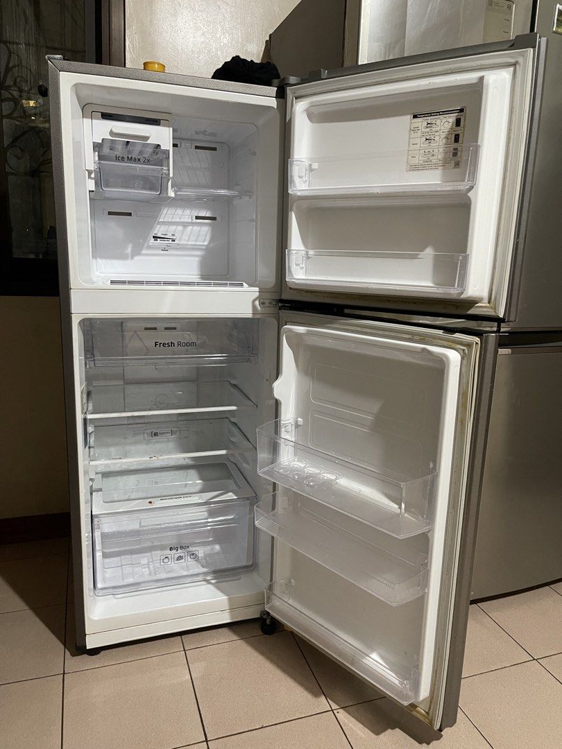 Samsung Refrigerator (Category: Refrigerators and Freezers) located in Manila. Submitted by iamanjhel (Listing ID 1453581725, Image 2). Description: - Samsung Refrigerator RT20FARVDSA 7.4CUFT - Negotiable Price just DM me. - Lightly used - Digital Inverter Compressor - No frost system - Multiflow cooling system - With deodorizing filter and moist fresh zone - Easy slide tempered glass shelves - Excellent working condition, no issues - Has minor d