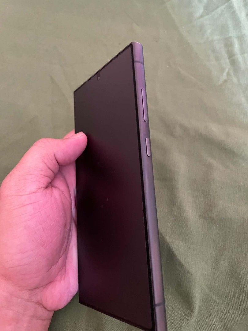 Samsung S24 Ultra For Sale (Category: Samsung) located in Pasig City. Submitted by janicacale.041 (Listing ID 1453463749, Image 3). Description: Samsung S24 Ultra Black 12gb/256gb Sim 1 Openline Sim 2 Openline 200mp Camera 6.8 inches (Full Screen) Snapdragon 8 Gen 3 3.40ghz Super Amoled Screen 100% smooth (like new) Ok fingerprint Ok face id Ok battery No issue No amoled burn Reset to sawa pwede meet up (it depends on the place) Price is negotiab