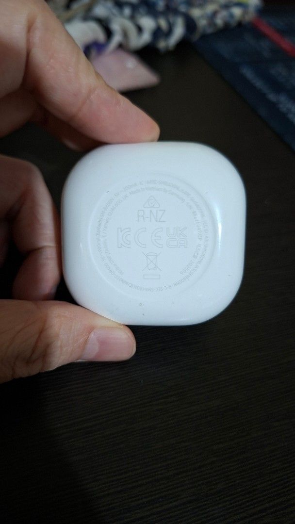 Samsung Wireless Earbud Charging Case White (Category: Earphones) located in Manila. Submitted by daisythejane (Listing ID 1453601128, Image 2). Description: - White Samsung charging CASE ONLY - Compatible with wireless core buds earbuds - Features internal charging ports - Certified original (but no box anymore) - Fully functional and works well RFS: lost earbuds.