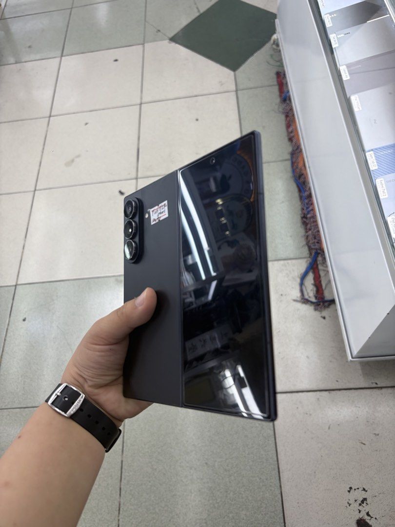 Samsung Z Fold 7 5G Sim 1 Smartlocked NTC (Category: Samsung) located in San Juan City. Submitted by javedsgadgetshop (Listing ID 1453440535, Image 2). Description: INSTALLMENT OPTIONS : SPAY LATER / GGIVES / CREDIT CARD / SKYRO / HOMECREDIT (BRANDNEW) WE BUY AND SELL SO PWEDE MAGBINTA OR SWAP ! Quick Specs : 💵 Samsung Z Fold 7 5G •256gb •NTC Variant •Good batt health •Smartlocked •99% Smoothness •No hidden issue | No Repaired •100% Authentic | 