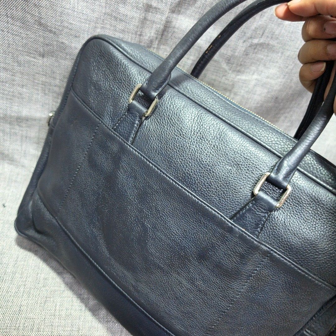 sant.zagens document bag (Category: Briefcases) located in Manila. Submitted by greyinfash06839 (Listing ID 1453573793, Image 3). Description: 🤍Item: Sant.Zagens document bag 🤍Brand: Sant.Zagens 🤍Matirial: Leather 🤍Quality: Original 🤍color: Blue 🤍Size: Large 🤍Dimension. H: 11 L: 14 W: 3 🤍Sex: For Men 🤍Issue: Sign of use 🤍Condition Rate: 8/10 🤍Other info:.