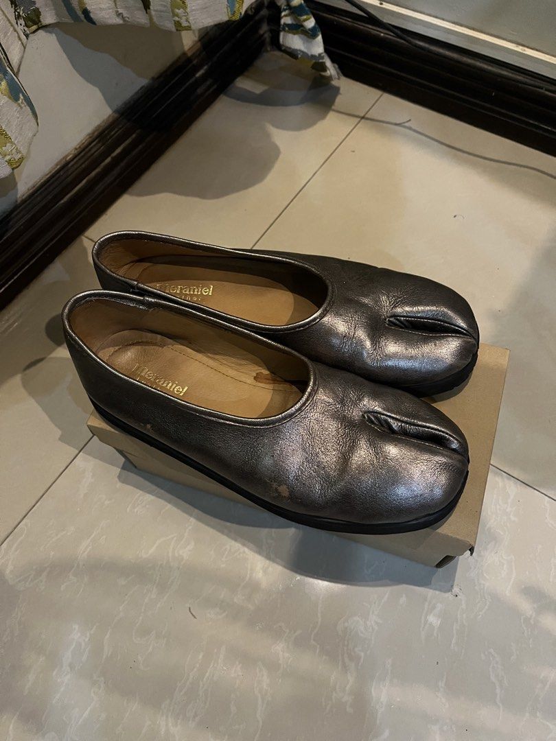 Silver Tabi shoes (Category: Casual Shoes) located in Manila. Submitted by lnceuu (Listing ID 1453615780, Image 1). Description: Silver Tabi shoes - Made by Meraniel Leather - Size 12 - Has minor defects Original price: 3900 Rfs: too big for me overall its a good show to wear, very comfortable. i just don’t like that it is too big for me anymore..