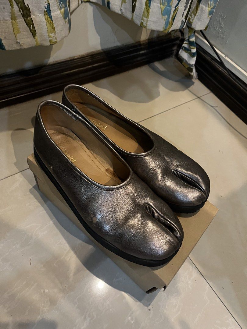 Silver Tabi shoes (Category: Casual Shoes) located in Manila. Submitted by lnceuu (Listing ID 1453615780, Image 3). Description: Silver Tabi shoes - Made by Meraniel Leather - Size 12 - Has minor defects Original price: 3900 Rfs: too big for me overall its a good show to wear, very comfortable. i just don’t like that it is too big for me anymore..