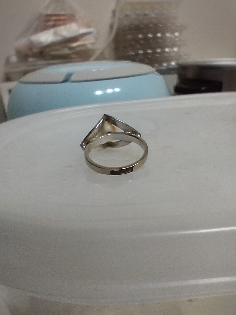 Silver Tone Ring with Single Pearl (Category: Rings) located in Paranaque City. Submitted by decluttering-all (Listing ID 1453551561, Image 3). Description: - Silver tone ring, not sure if stainless or silver - Features a single, creamy white pearl with a subtle sheen - Unique geometric band design - A unique addition to any jewelry collection - the silver part has dark mark on photo - the ring itself is generally smooth p650 only not sure if aut