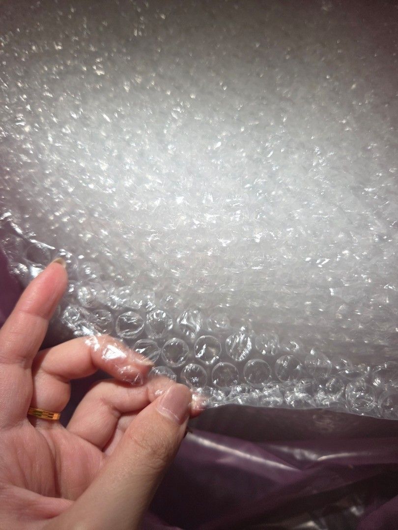 Single Layer Bubble Wrap Rolls for Packaging (Category: Craft Supplies & Tools) located in Kuala Lumpur. Submitted by suwernie (Listing ID 1453569513, Image 2). Description: Whole roll 65cm diameter 102cm height 100 meter.