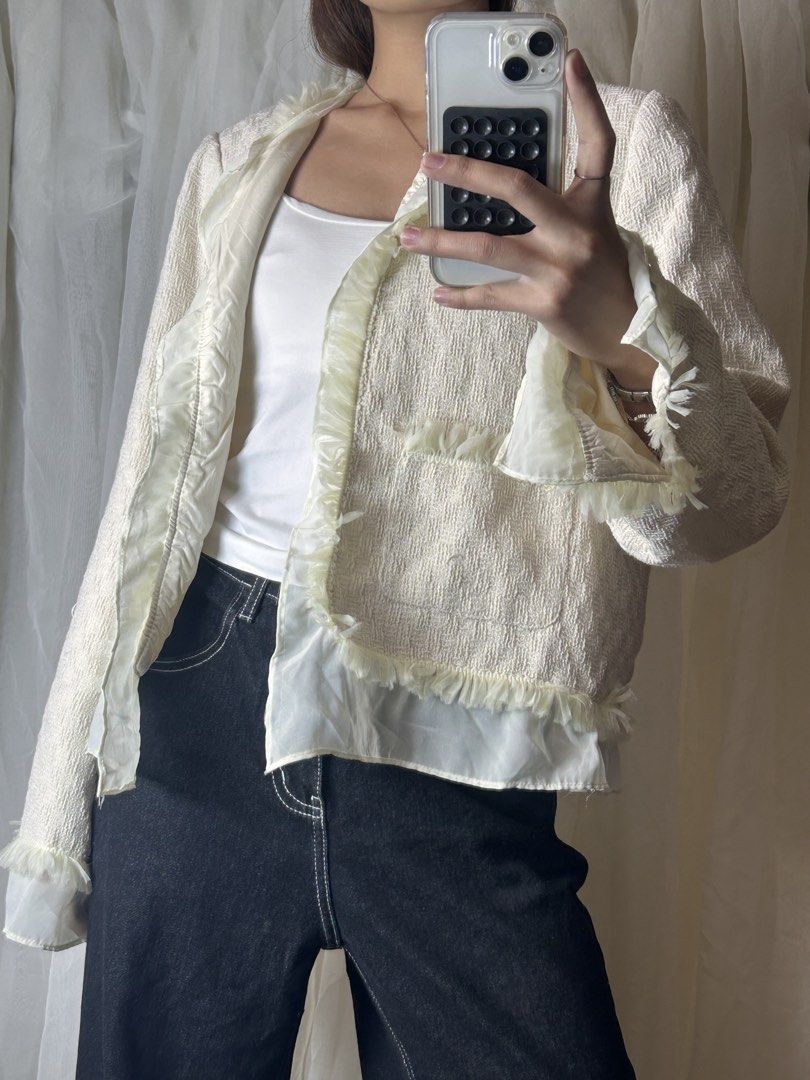 SOFT TWEED BLAZER (Category: Coats, Jackets and Outerwear) located in Baguio. Submitted by chmlnstudio (Listing ID 1453567984, Image 3). Description: size: small to semi-large .