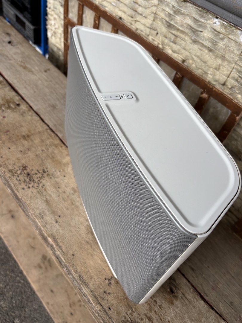 Sonos Play 5 Gen 1 (Category: Soundbars, Speakers & Amplifiers) located in Muntinlupa City. Submitted by olkopi (Listing ID 1453435822, Image 3). Description: Sonos Play 5 Gen 1 In very good condition Crisp sound Minimal scratches Still presentable S1 App Compatible Location: Muntinlupa City Negotiable Price.