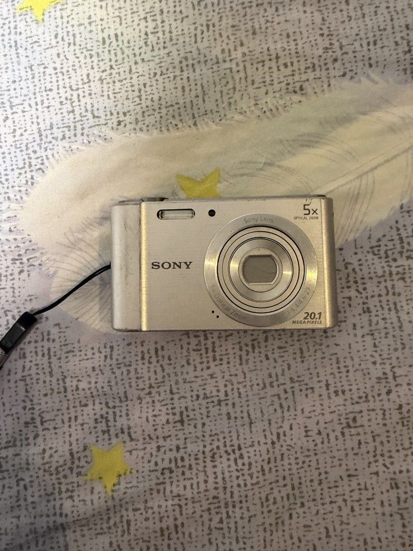 Sony Cybershot DSC-W800 (Category: Cameras) located in Davao. Submitted by billytings (Listing ID 1453518767, Image 3). Description: Brand: Sony Sensor: 20.1-Megapixel Super HAD CCD Sensor -Lens: Sony 5x Optical Zoom (26-130mm equivalent) -Video: 720p HD Video Recording at 30fps -ISO Range: 100-3200 -Display: 2.7-inch TFT LCD Body Cosmetics: 9/10 ✨ Inclusions: -unit itself -battery -charger -case (with a slight stain) - sd card -ugreen card reade