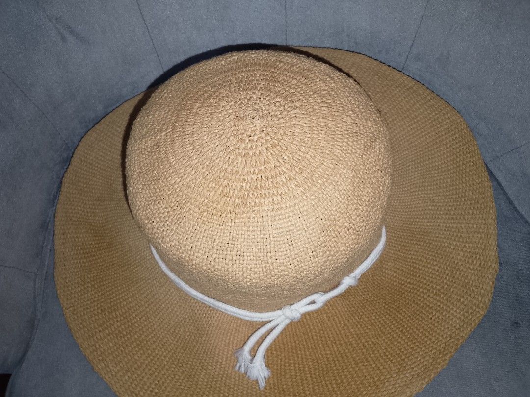 Universal Thread Straw Sun Hat with White Rope Accent (Category: Hats & Beanies) located in Binangonan. Submitted by yuristalin888 (Listing ID 1453463851, Image 3). Description: - Classic straw sun hat - Wide brim for excellent sun protection - Simple white rope tie detail on the crown - Visible straw weave texture - Ideal for beach days, casual outings, or travel - Lightweight and easy to pack.