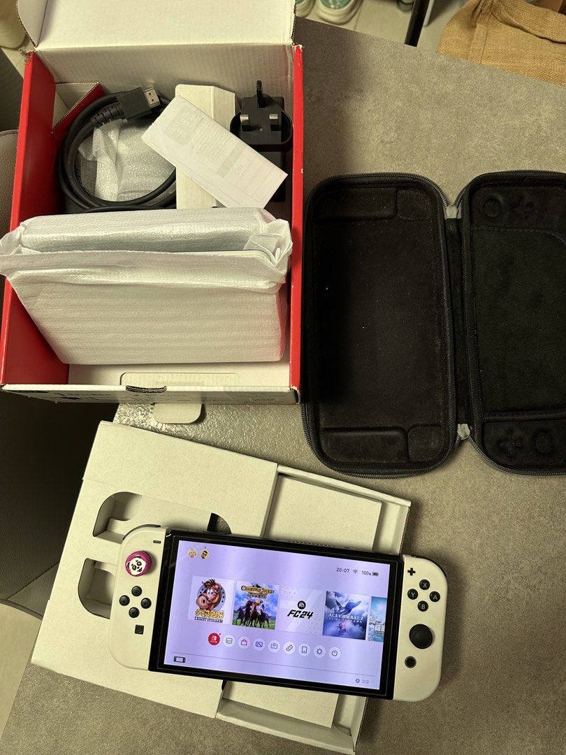 SWITCH OLED （分類：Nintendo 任天堂）位於 Hong Kong。 由 overcook 提交（商品編號 1453554182，圖片 1）。簡介： 一路都玩緊，不過老婆唔俾我玩。