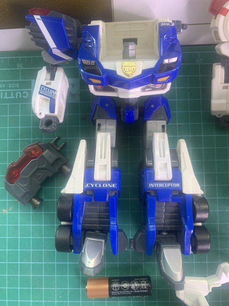 Takara Tomica Robots - Scrap / Parts (Category: Vehicle & Diecast Models) located in Carmona. Submitted by bihira (Listing ID 1453507035, Image 2). Description: Takara Tomica Robots - Scrap / Parts - WYSIWYG - For parts / DIY / Diorama - Missing pieces - Drive Head - - MK II - Cyclone Interceptor - White Hope - Gao Granner Leo - Parts.