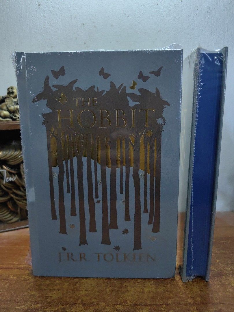 The Hobbit Collector's Edition (Category: Storybooks) located in Tarlac. Submitted by chapterse7en (Listing ID 1453517629, Image 1). Description: IMPORTANT: Serious buyers only. Lowballers and unresponsive buyers who ghost the chat will be automatically BLOCKED. Please do not message if you have no real intention of purchasing. Thank you for respecting my time. Brandnew Hardcover Collector's Edition 2 copies available Mode of Payment : Gcash, May