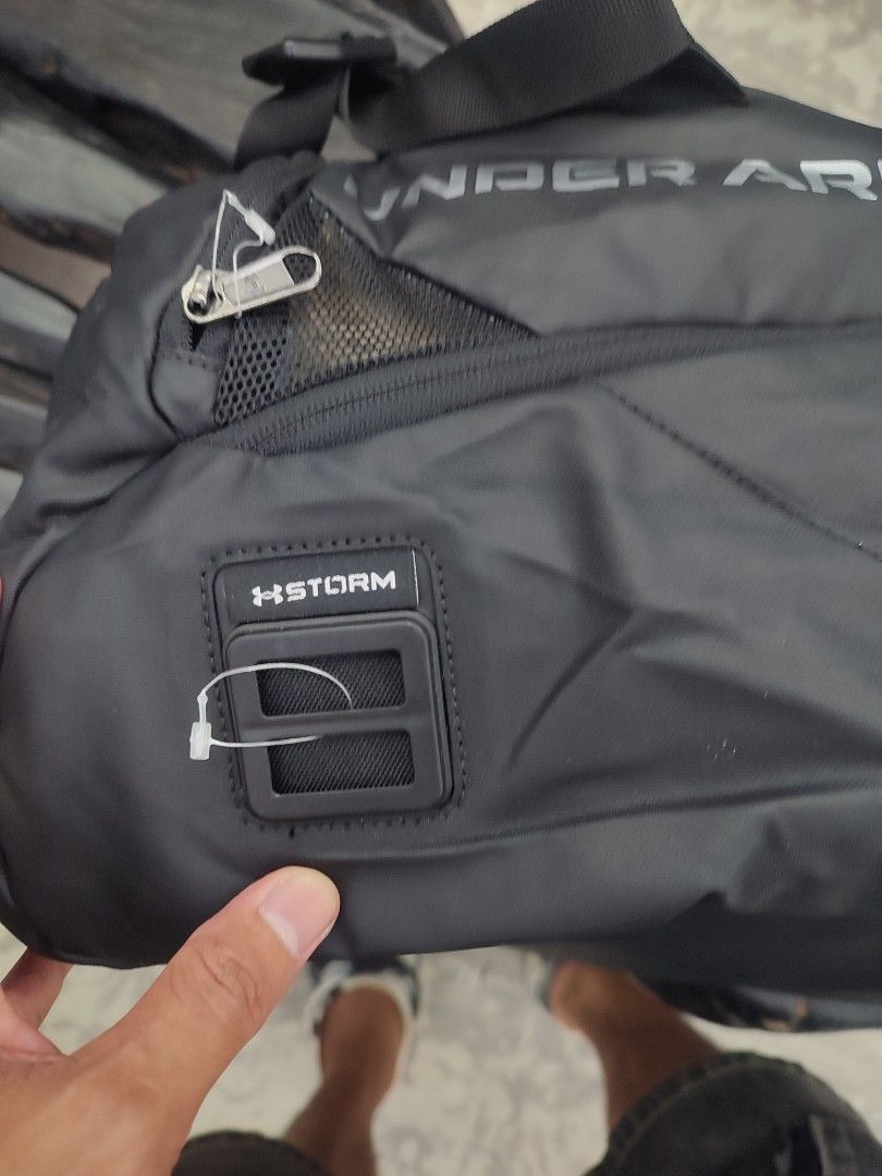 Under Armour Black Storm Backpack (Category: Backpacks) located in Lipa City. Submitted by gudoys_outdoor16 (Listing ID 1453562364, Image 3). Description: - Black Under Armour backpack - UA Storm logo: water-resistant - Plenty of interior space - Padded straps for comfort - Ideal for gym or daily use - All zippers intact - Clean inside and out Pwede Backpack pwede Travelling Bag 2500 + Sf Only.