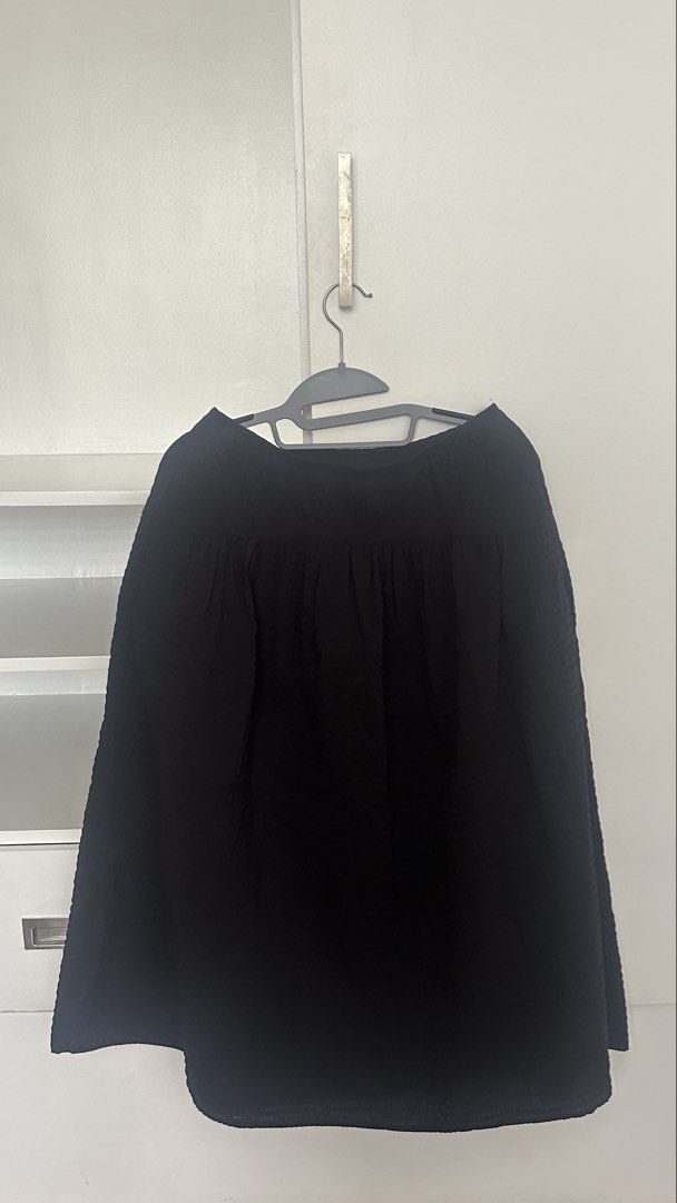 uniqlo black texture a-lined long skirt (Category: Skirts) located in San Fernando. Submitted by artofdeclut (Listing ID 1453489227, Image 1). Description: for inquiries, feel free to send in message : ) mode of payment via Maya/GoTYME/GCash mode of delivery via JNT.