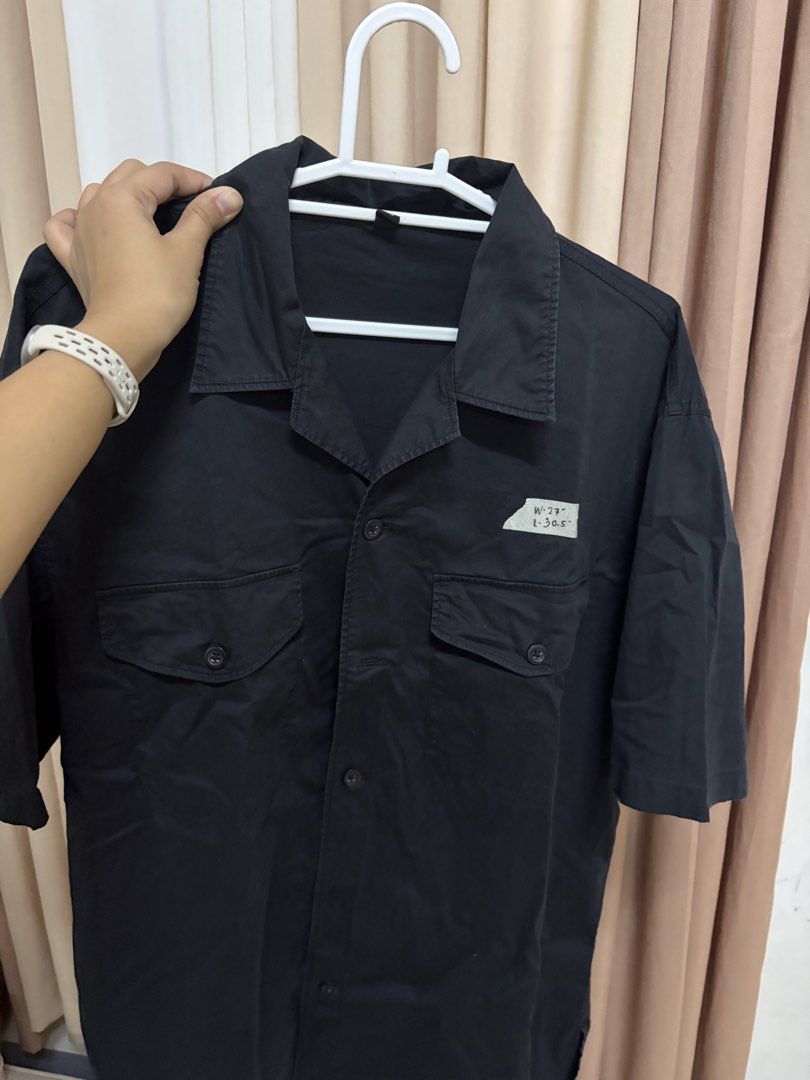 Uniqlo button down polo black (Category: Formal Shirts) located in Quezon City. Submitted by rainsopht (Listing ID 1453593014, Image 1). Description: Looks new FRONT width was measured from armpit to armpit lang po. Please check my profile for more branded oversized polo button down. XL-3XL sizes.