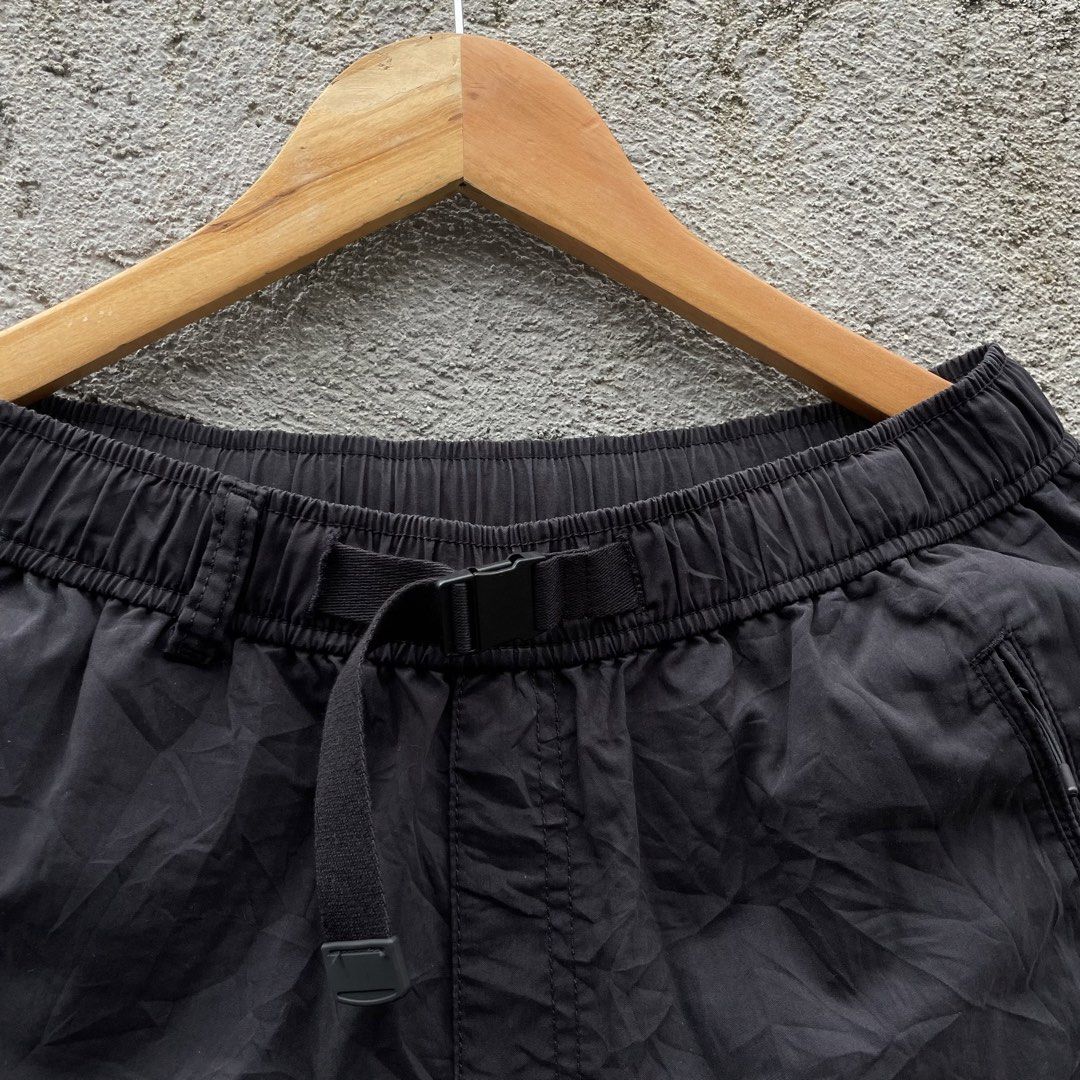 UNIQLO UTILITY PANTS (Category: Trousers) located in Banga. Submitted by iraleem220741 (Listing ID 1453590214, Image 2). Description: SIZE LARGE NO ISSUE 9/10 CR VERY GOOD CONDI.