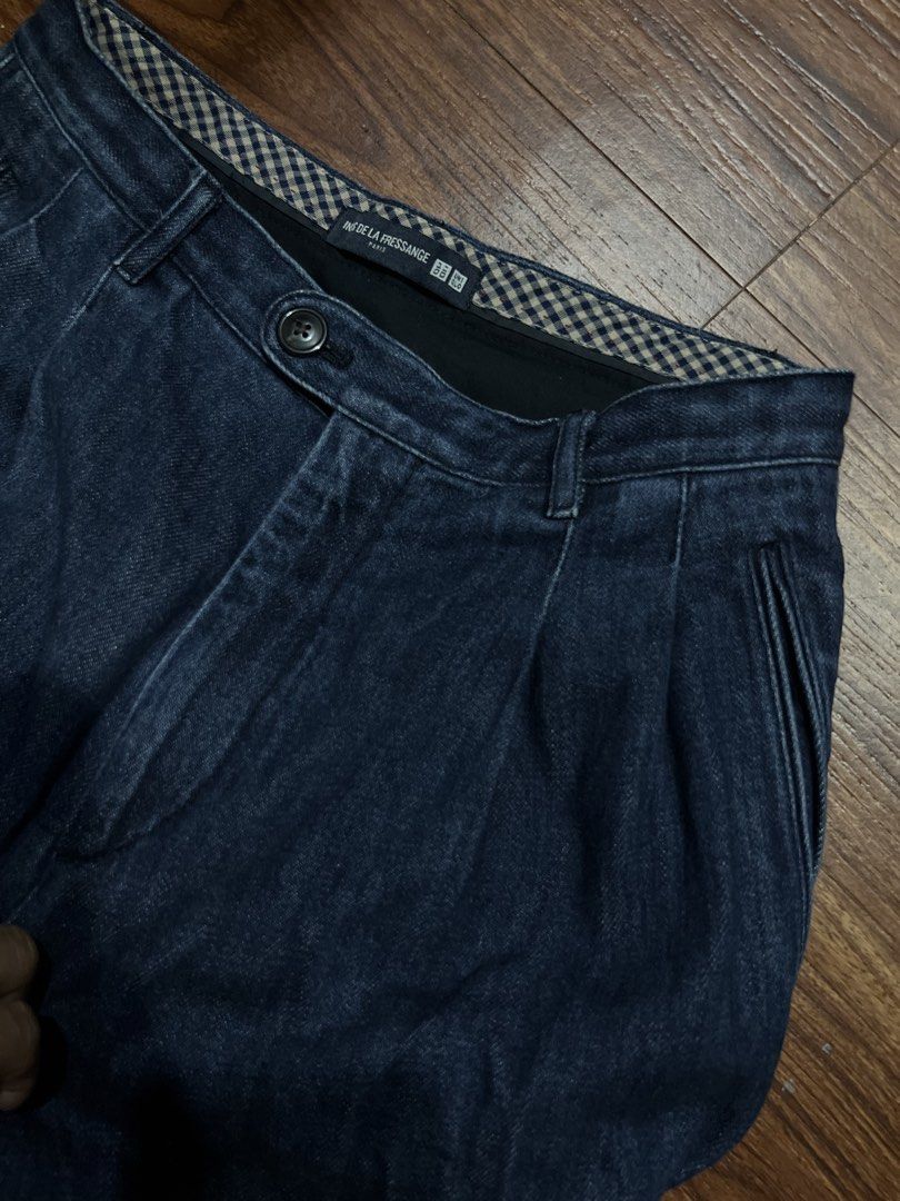 Uniqlo Wide Leg Denim Pants (Category: Jeans) located in Cabanatuan. Submitted by doelly1221 (Listing ID 1453549103, Image 3). Description: - Uniqlo dark wash wide leg denim pants - High waisted with button and zip closure - Front pleats for a stylish look - Subtle patch detail on left leg - Comfortable relaxed fit - Inner waistband features a cute checkered lining.