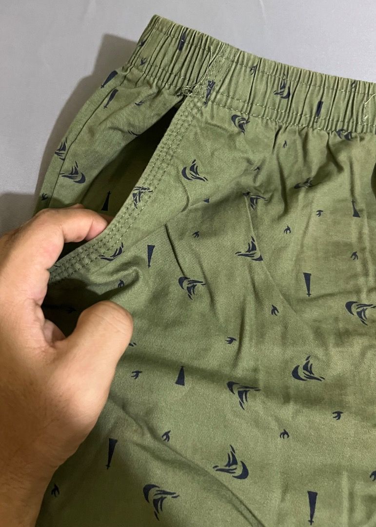 Urban Pipe Shorts (Category: Shorts) located in Quezon City. Submitted by gus_07 (Listing ID 1453577881, Image 2). Description: Size 32 RFS: Decluttering Location: Near UP Diliman, Quezon City.