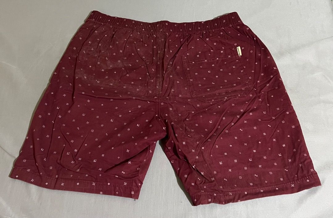 Urban Pipe Shorts (Category: Shorts) located in Quezon City. Submitted by gus_07 (Listing ID 1453578249, Image 3). Description: Size 32 RFS: Decluttering Location: Near UP Diliman, Quezon City.
