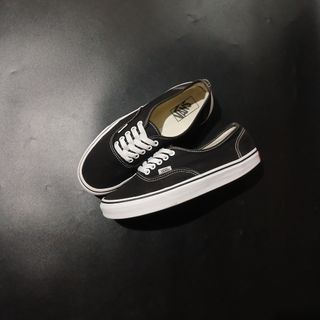 (Category: ) located in . Submitted by sapatos_series (Listing ID 1453608679, Image 1). Description: .