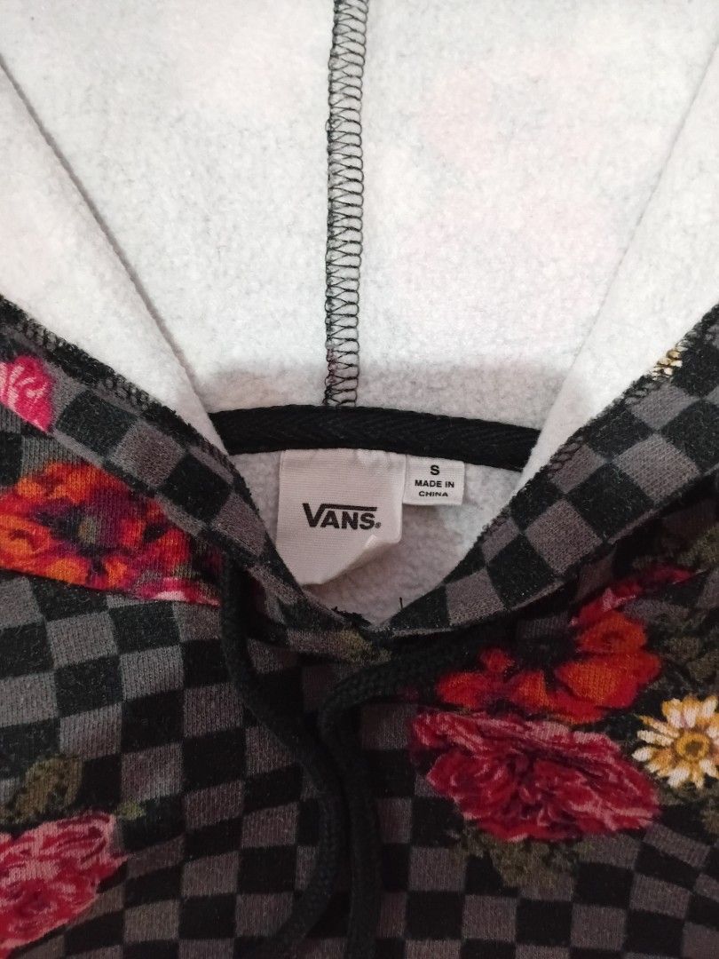 Vans checkered hoodie (Category: Coats, Jackets and Outerwear) located in Muntinlupa City. Submitted by rianrax3012 (Listing ID 1453439641, Image 3). Description: 20x21.
