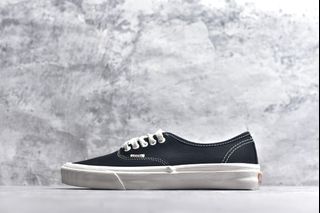 (Category: ) located in . Submitted by Outlet.Sneakers (Listing ID 1453523063, Image 1). Description: .
