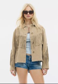 (Category: ) located in . Submitted by y2k.luxury.streetwear.outdoor (Listing ID 1453604052, Image 1). Description: .