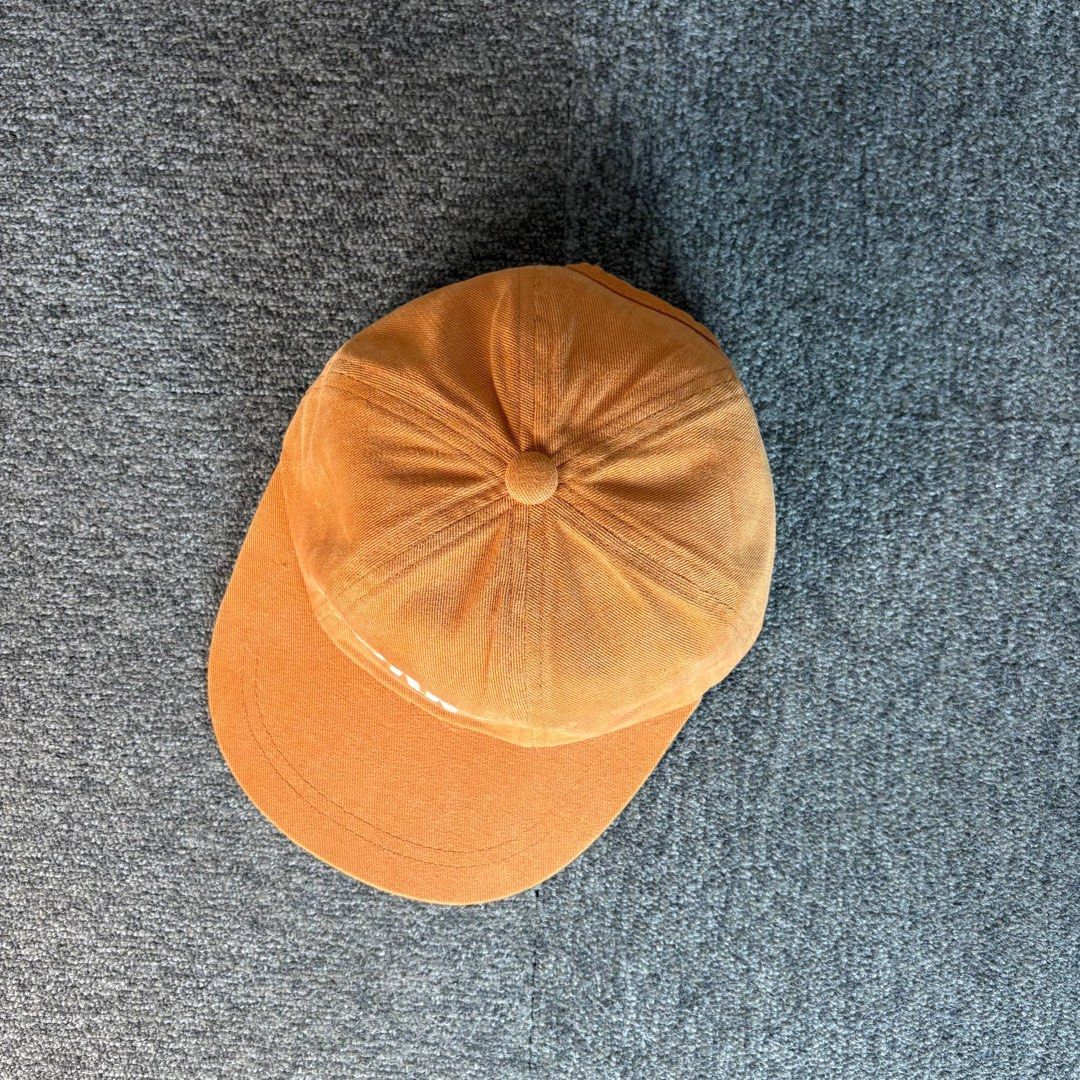 Vintage DKNY 6 Panel Cap (Category: Caps & Hats) located in Valencia. Submitted by raftawasil (Listing ID 1453543052, Image 3). Description: Vintage DKNY | 6 Panel Cap Condition: 9 / 10 Issue: None .