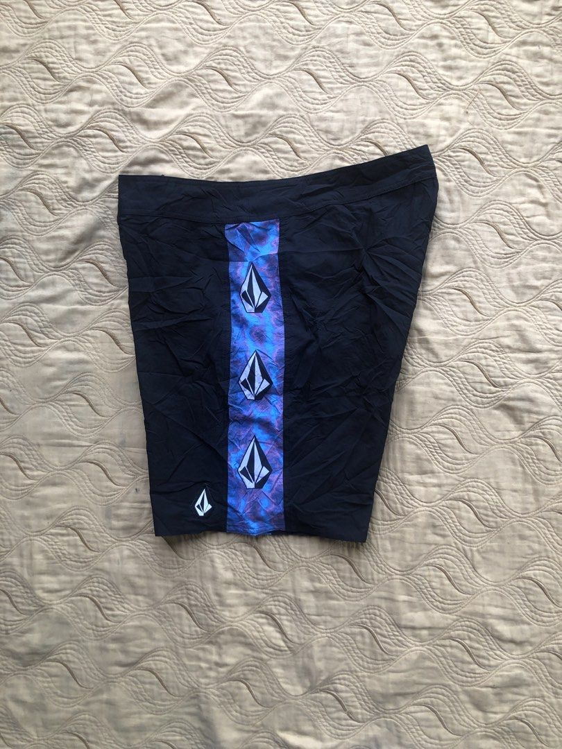 Volcom board short (Category: Swim Trunks & Board Shorts) located in Sipalay. Submitted by johnlevifl12973 (Listing ID 1453574079, Image 3). Description: Volcom Board Short W - 38 L - 19 Like new condition No flaws Need wash 10/10 Color Rate .