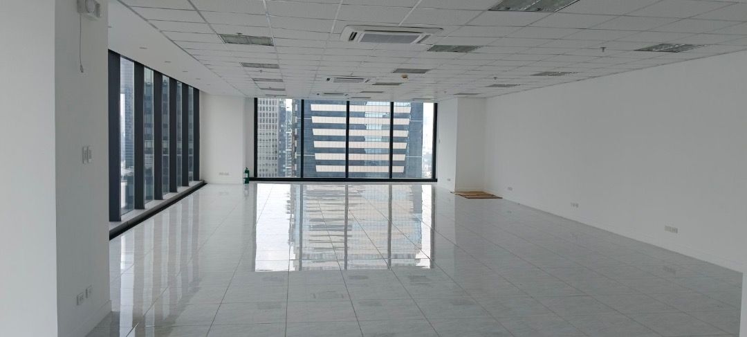Warm Shell offie : BGC NEWEST Tower Alveo Park Triangle (Category: Commercial) located in Quezon City. Submitted by mmariel_09274239298 (Listing ID 1453446743, Image 1). Description: Unit Features: CORNER WITH FULL GLASS WINDOW VIEW All units are equipped with cassette air-conditioning, power outlets, and provisions for data/voice ports. Asking at 1200 per sqm Two (2) months' deposit and one (1) month's advance rental. Exclusive of VAT, and CUSA 