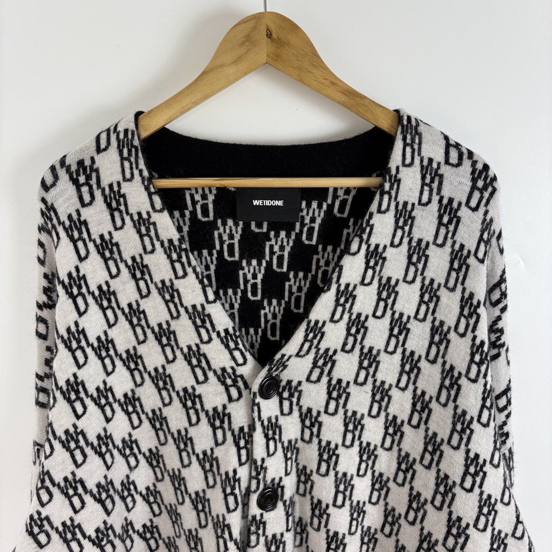 Welldone Logo Jaquard Ivory Cardigan (Category: Coats, Jackets and Outerwear) located in Calamba. Submitted by 2muchclothes_ (Listing ID 1453534235, Image 2). Description: Measurements Size: Medium Width: 28.5 Length: 28 Shoulder: 29 Sleeve: 26 Boxy Fit .