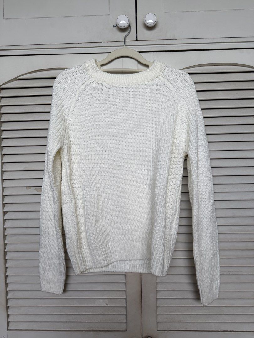 White Knit Sweater Size S (Category: Coats, Jackets and Outerwear) located in Marikina City. Submitted by ynaaast (Listing ID 1453545945, Image 1). Description: Brand: Terranova Color: White Size: Small Knit Sweater Bought but never used. .