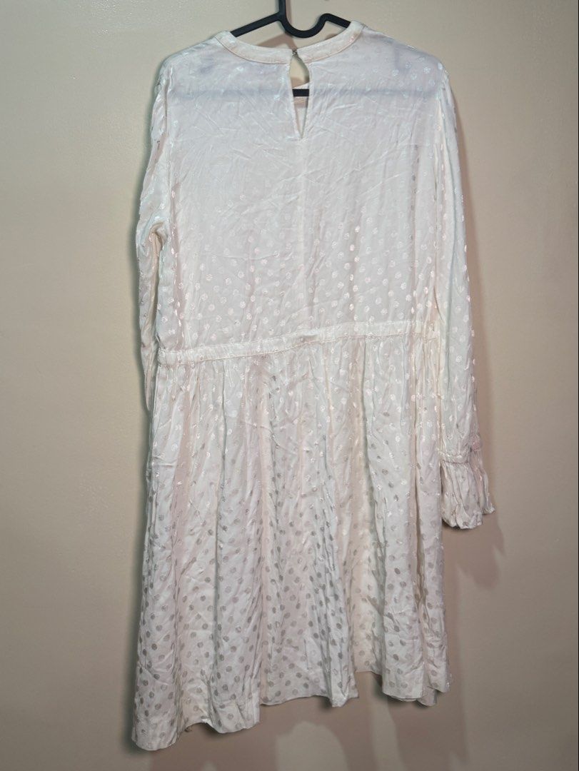 white longsleeves dress (Category: Dresses) located in Quezon City. Submitted by fashionifywardrobe8899 (Listing ID 1453603054, Image 2). Description: .