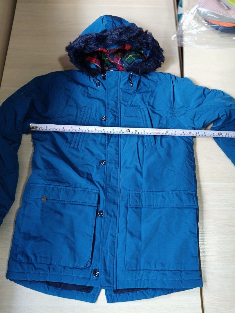Winter jacket (Category: Babies & Kids Fashion) located in Singapore. Submitted by ll_mm (Listing ID 1453501293, Image 3). Description: worn once only, able to withstand up to -5 or -10 degree, depends on how you layer. waterproof and wind proof.