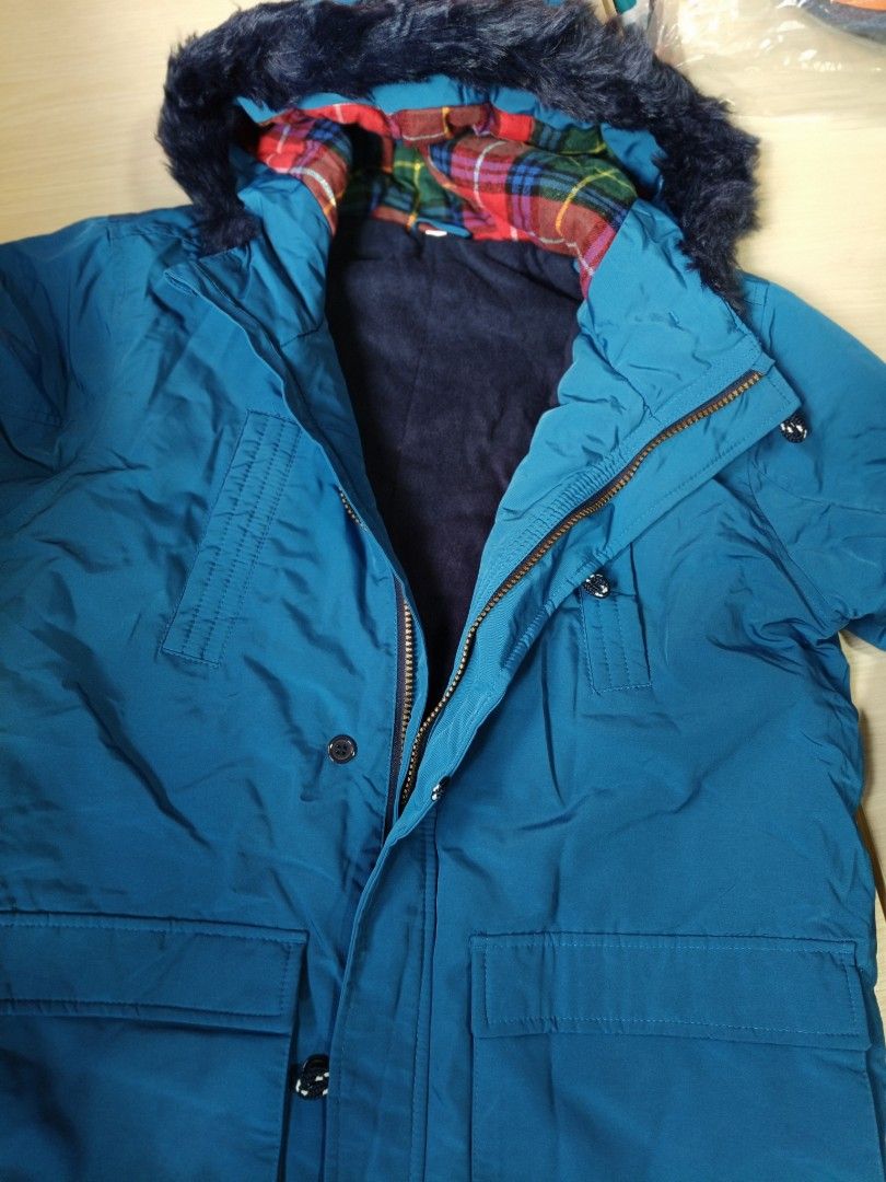 Winter jacket (Category: Babies & Kids Fashion) located in Singapore. Submitted by ll_mm (Listing ID 1453501293, Image 2). Description: worn once only, able to withstand up to -5 or -10 degree, depends on how you layer. waterproof and wind proof.