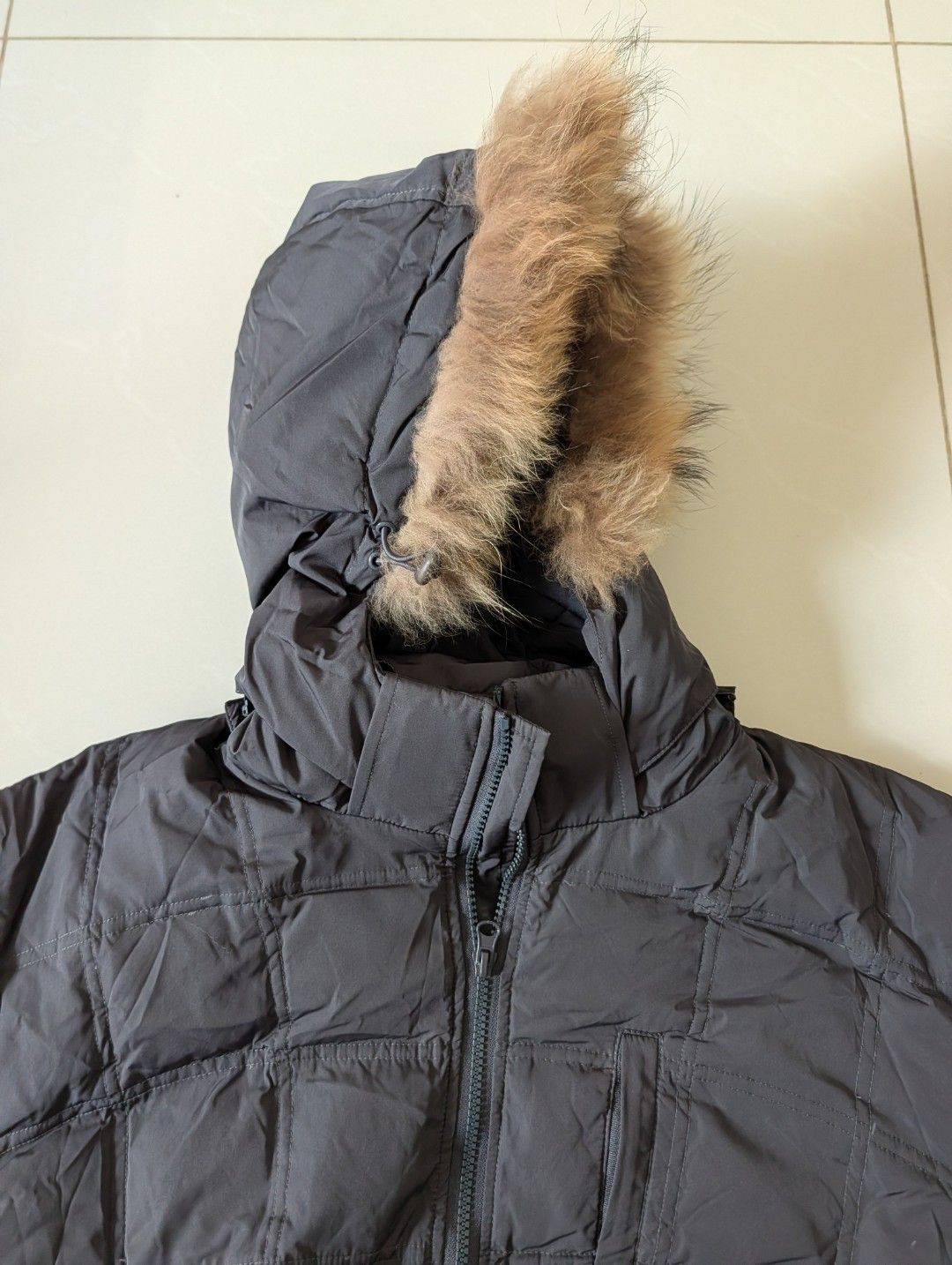 Winter jacket (Category: Coats, Jackets and Outerwear) located in Singapore. Submitted by dmndd (Listing ID 1453536369, Image 2). Description: fits a 170cm 63kg male.