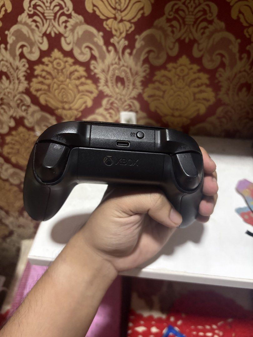Xbox Controller (Category: Controllers) located in Kampung Sungai Ara. Submitted by mekradzi (Listing ID 1453552722, Image 3). Description: Condtion mcm dalam gambar , controller ada drift sikit pada analog sebelah kiri . Boleh connect iphone / android dan pc jugak . Sesuai untuk sparepart atau nak repair . Apa2 boleh pm area sg petani / penang dan post kepada yang percaya.