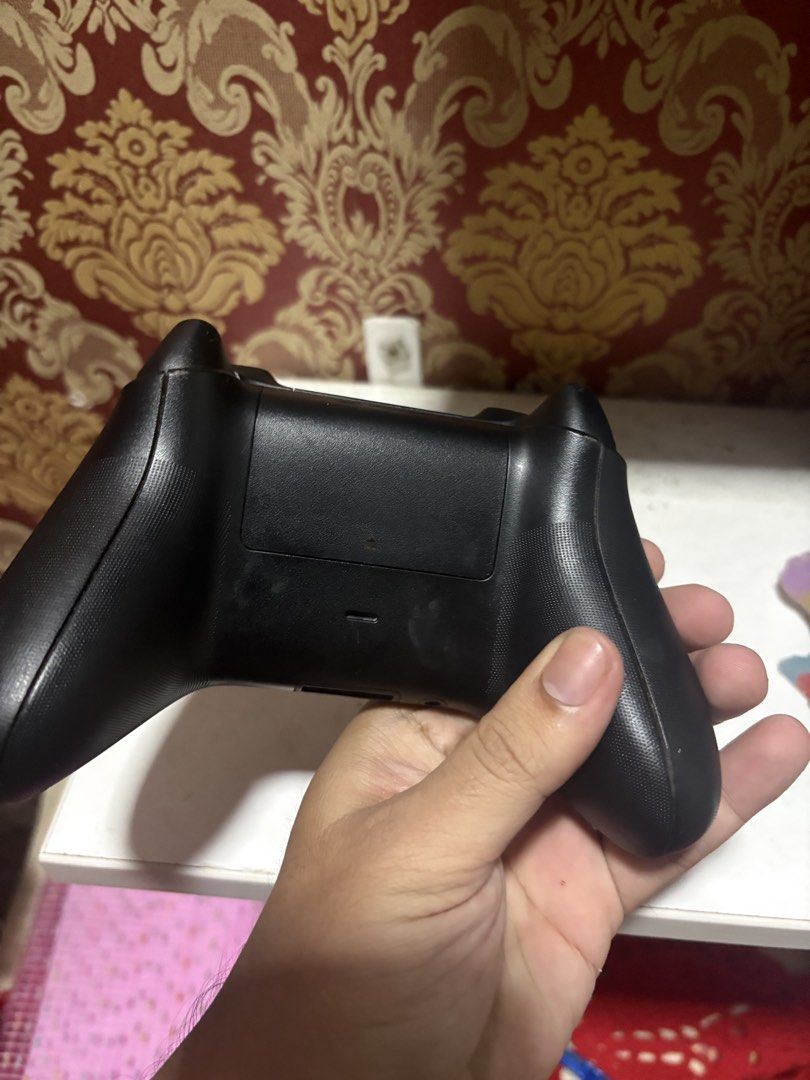 Xbox Controller (Category: Controllers) located in Kampung Sungai Ara. Submitted by mekradzi (Listing ID 1453552722, Image 2). Description: Condtion mcm dalam gambar , controller ada drift sikit pada analog sebelah kiri . Boleh connect iphone / android dan pc jugak . Sesuai untuk sparepart atau nak repair . Apa2 boleh pm area sg petani / penang dan post kepada yang percaya.