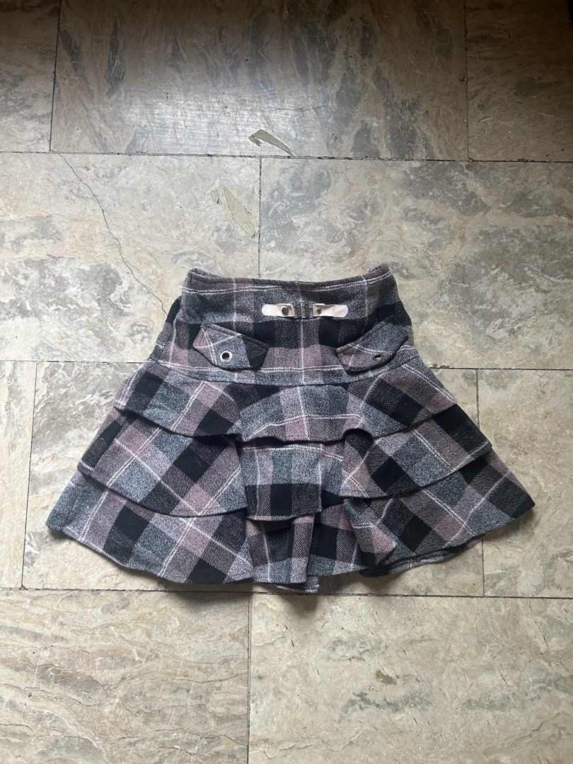 y2k pink plaid skirt (Category: Skirts) located in Las Pinas. Submitted by dy_declutter (Listing ID 1453490361, Image 1). Description: pm for specific measurements .