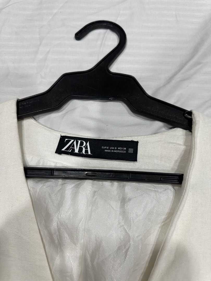 Zara Off White Linen Vest Top (Category: Sleeveless) located in Quezon City. Submitted by tangled8 (Listing ID 1453541924, Image 2). Description: .